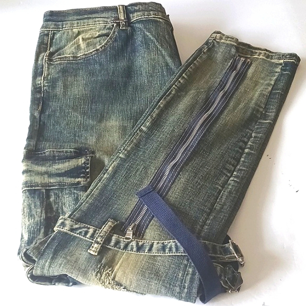 NWT Valabasas Uniquely Designed Distressed Acid Wash Blue Jeans Size 40